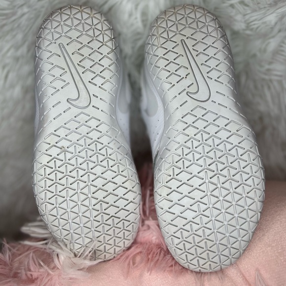 Nike Sideline Cheer Shoes in White Size 12C - Picture 3 of 6